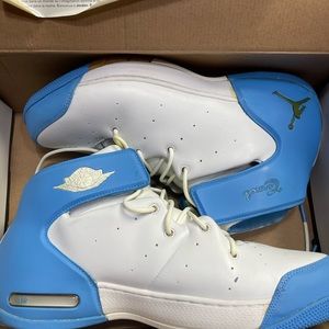 Used but in excellent condition Carmelo Anthony Jordan 1.5